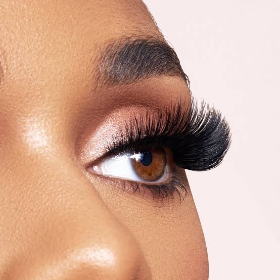Eyelashes Installation